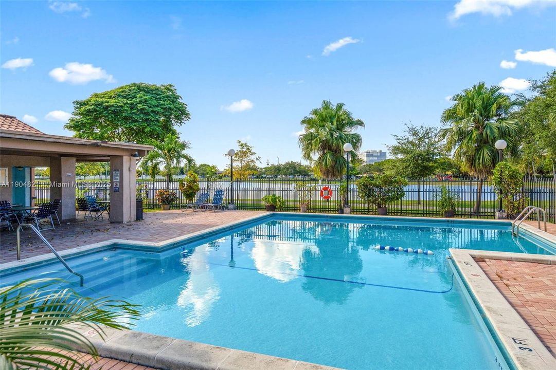 For Rent: $2,200 (2 beds, 1 baths, 891 Square Feet)