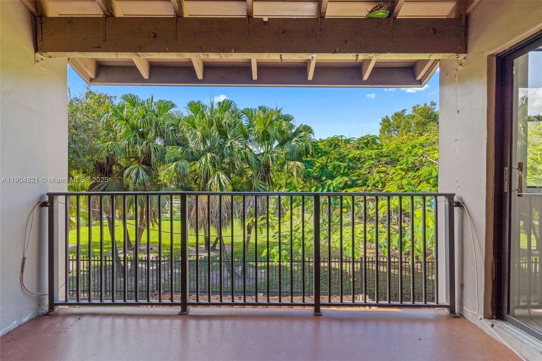 For Rent: $2,200 (2 beds, 1 baths, 891 Square Feet)