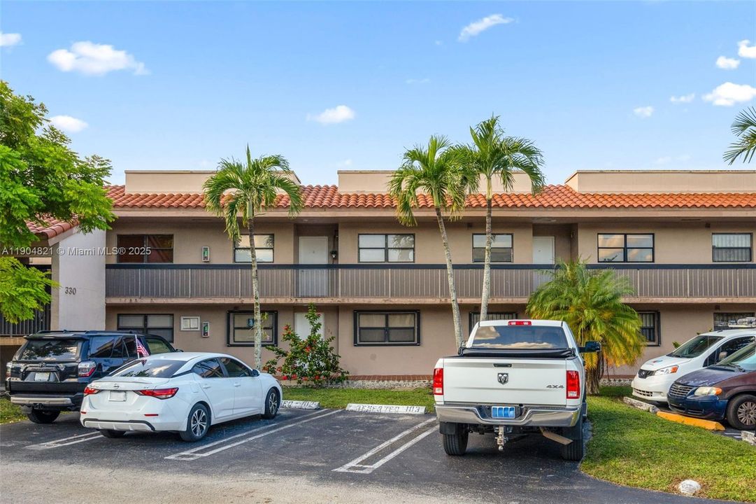 For Rent: $2,200 (2 beds, 1 baths, 891 Square Feet)