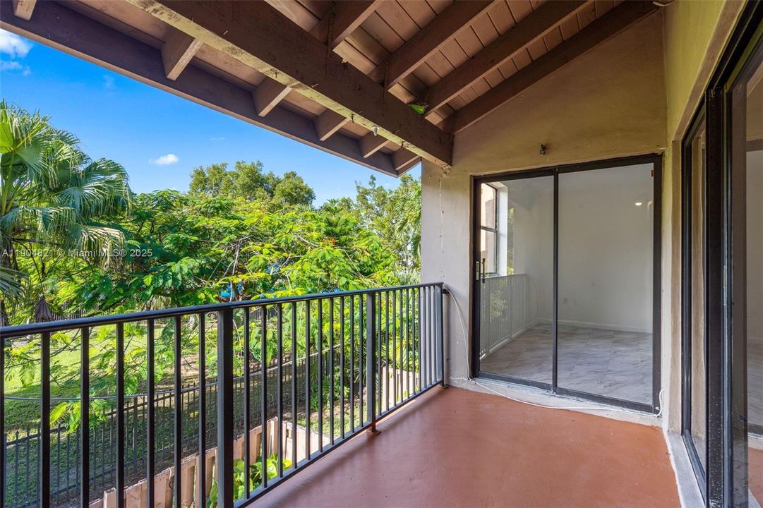 For Rent: $2,200 (2 beds, 1 baths, 891 Square Feet)