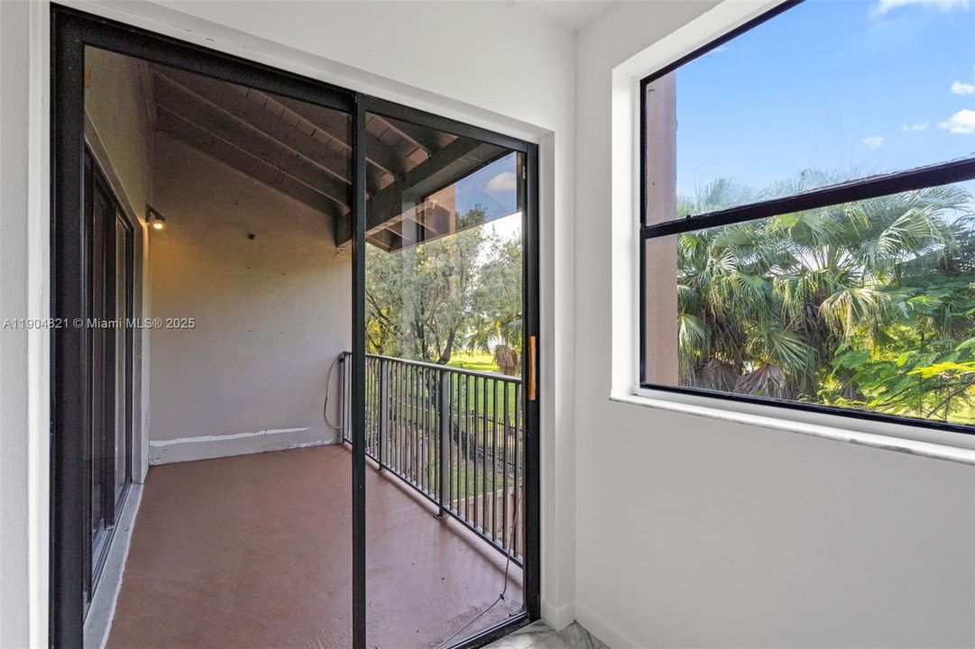 For Rent: $2,200 (2 beds, 1 baths, 891 Square Feet)