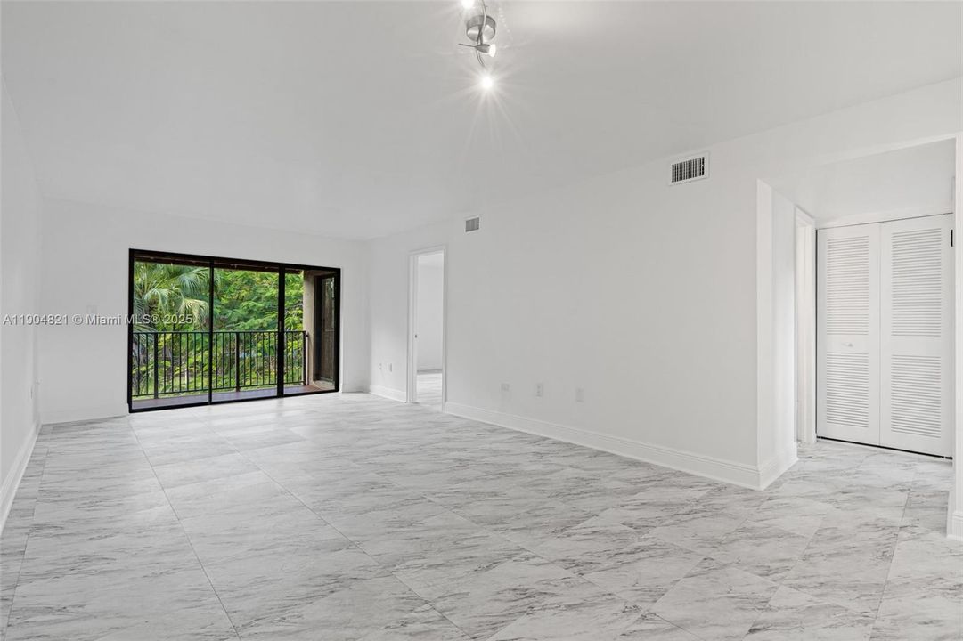 For Rent: $2,200 (2 beds, 1 baths, 891 Square Feet)