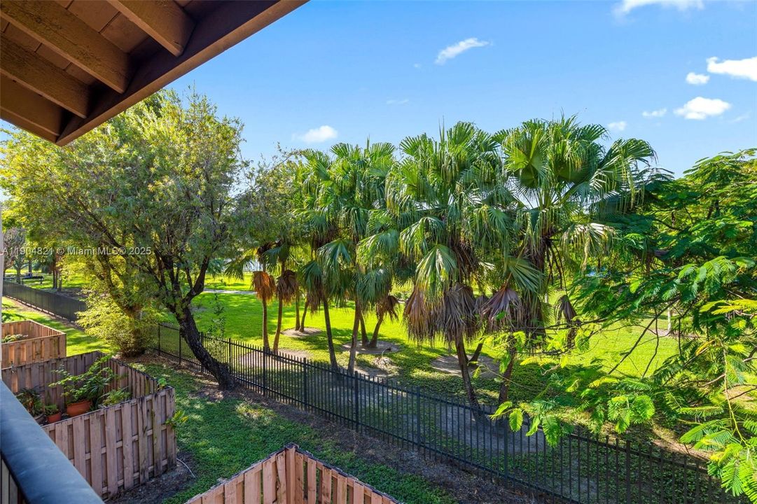 For Rent: $2,200 (2 beds, 1 baths, 891 Square Feet)