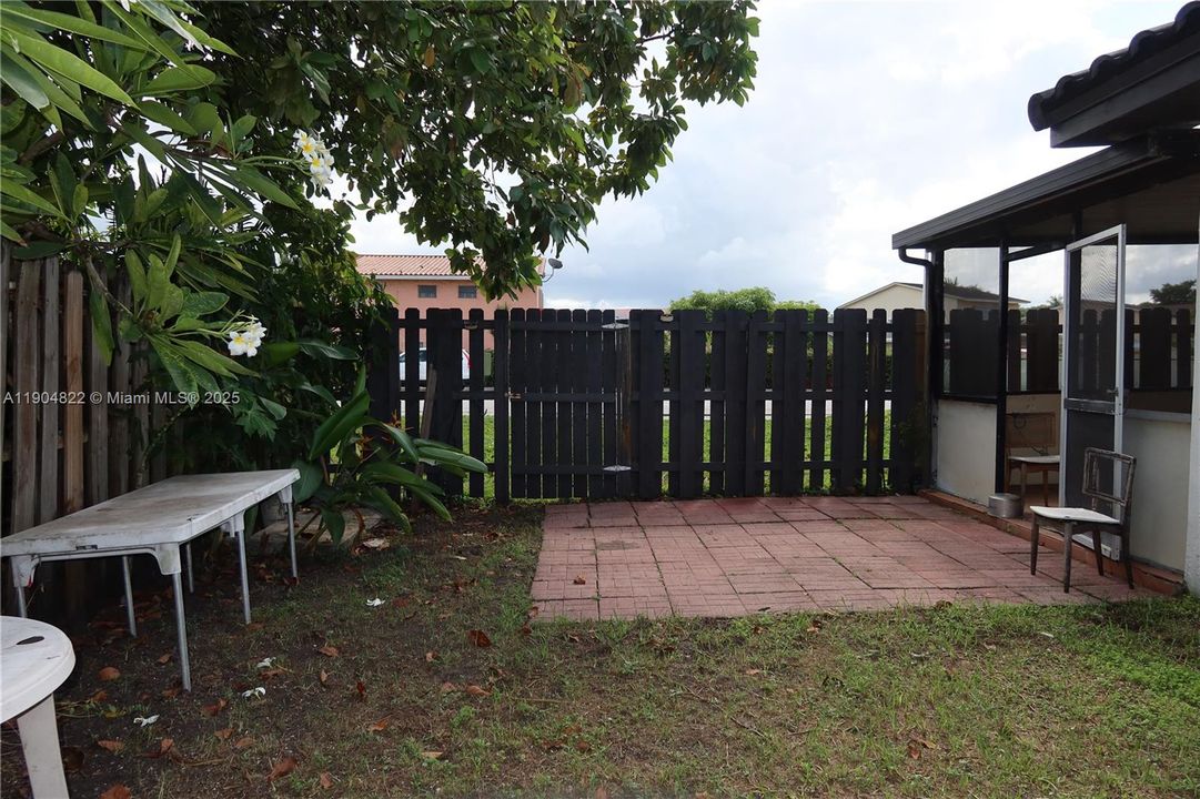 For Sale: $450,000 (3 beds, 2 baths, 1150 Square Feet)