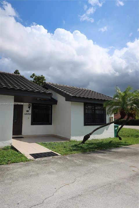 For Sale: $450,000 (3 beds, 2 baths, 1150 Square Feet)