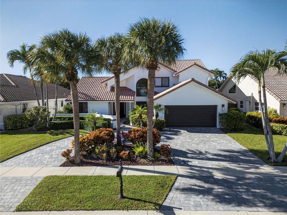 Под контрактом: $1,299,000 (4 спален, 3 ванн, 2555 Квадратных фут)