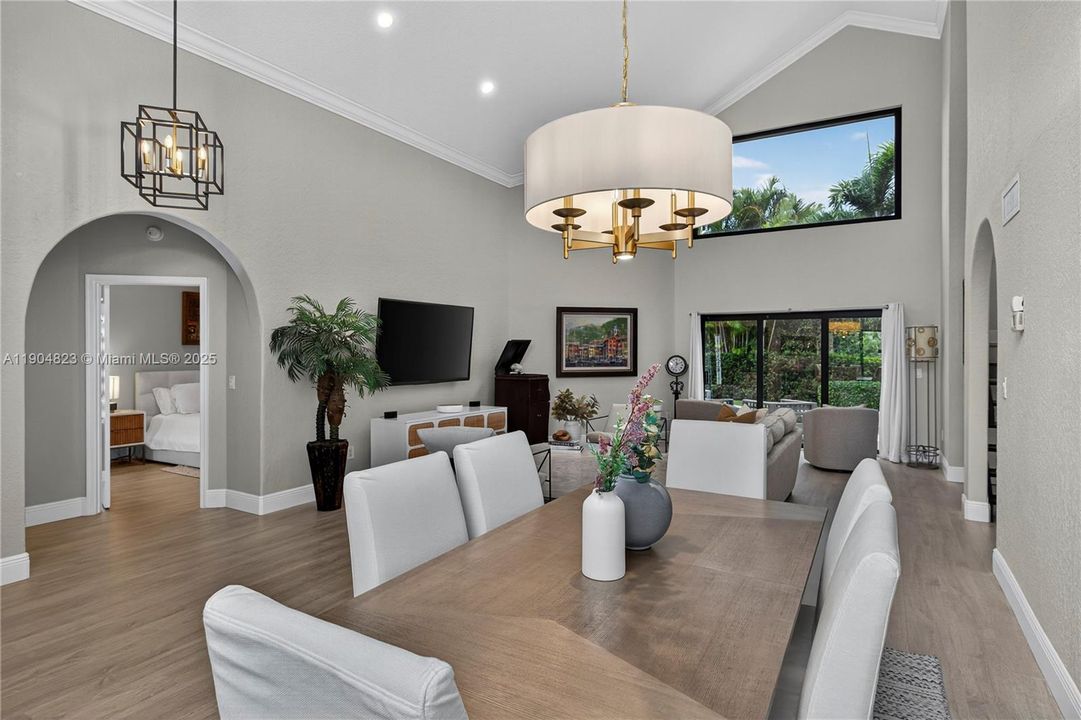 Под контрактом: $1,299,000 (4 спален, 3 ванн, 2555 Квадратных фут)