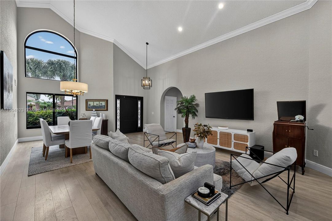 Под контрактом: $1,299,000 (4 спален, 3 ванн, 2555 Квадратных фут)