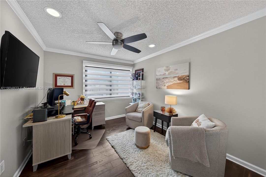 Под контрактом: $1,299,000 (4 спален, 3 ванн, 2555 Квадратных фут)