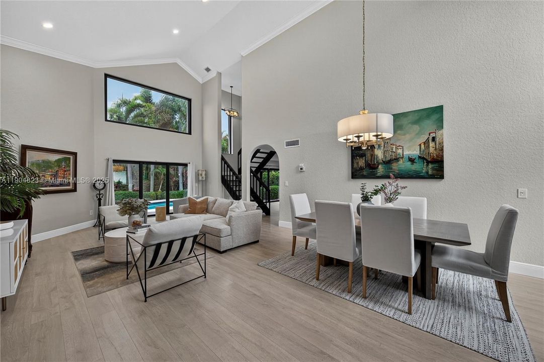 Под контрактом: $1,299,000 (4 спален, 3 ванн, 2555 Квадратных фут)