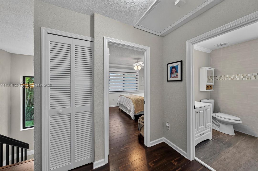 Под контрактом: $1,299,000 (4 спален, 3 ванн, 2555 Квадратных фут)