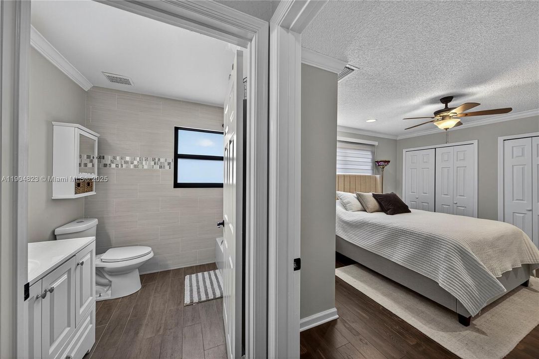 Под контрактом: $1,299,000 (4 спален, 3 ванн, 2555 Квадратных фут)