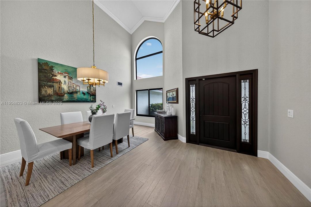 Под контрактом: $1,299,000 (4 спален, 3 ванн, 2555 Квадратных фут)