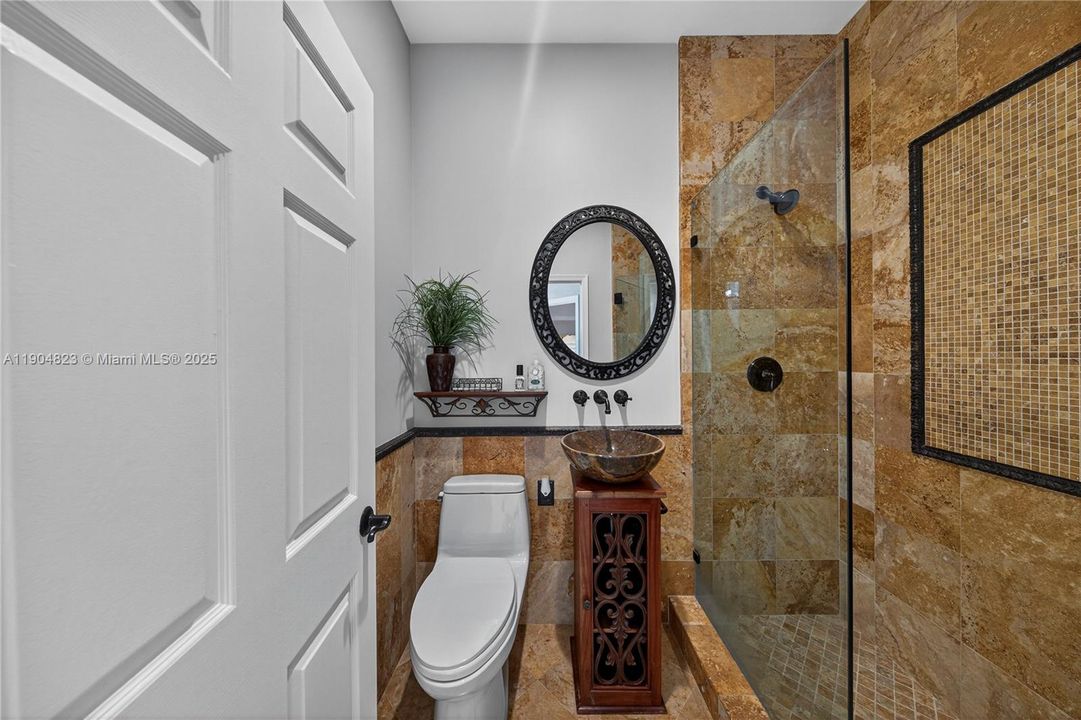 Под контрактом: $1,299,000 (4 спален, 3 ванн, 2555 Квадратных фут)