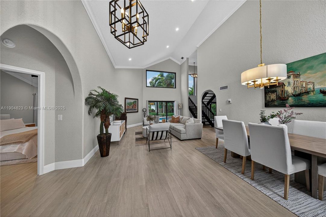 Под контрактом: $1,299,000 (4 спален, 3 ванн, 2555 Квадратных фут)