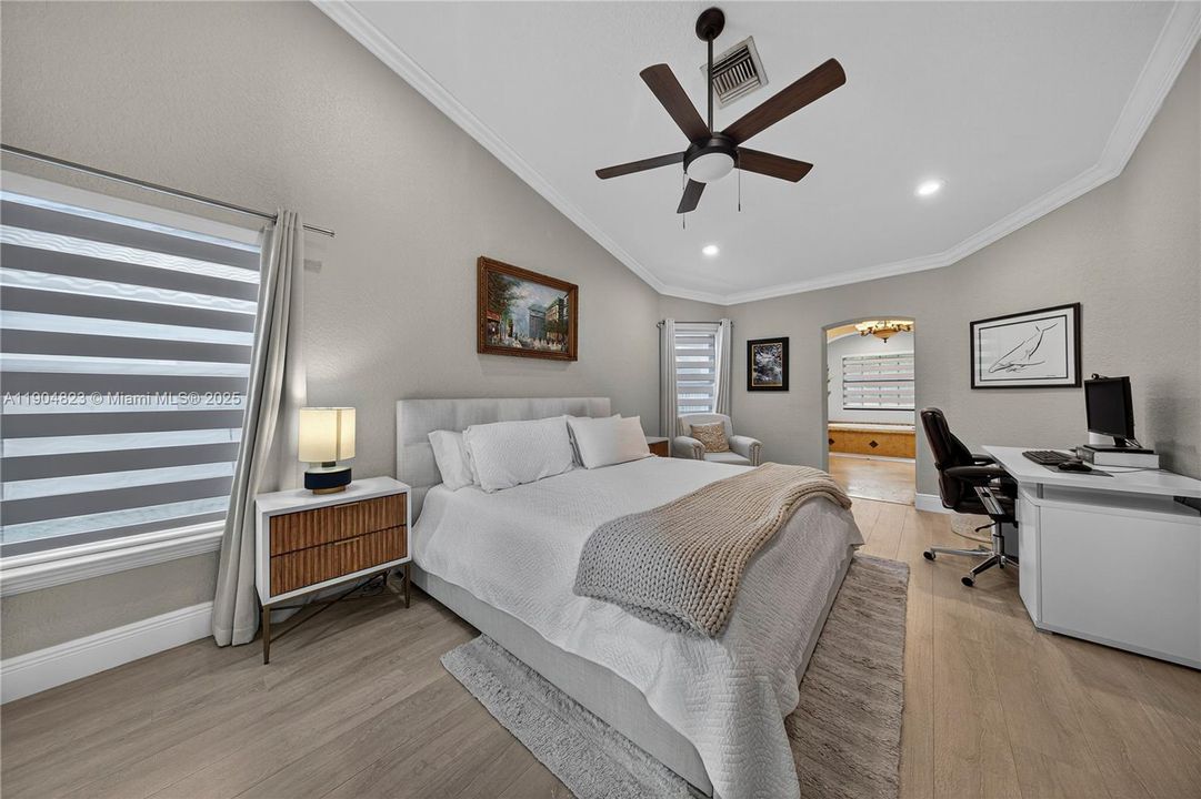 Под контрактом: $1,299,000 (4 спален, 3 ванн, 2555 Квадратных фут)