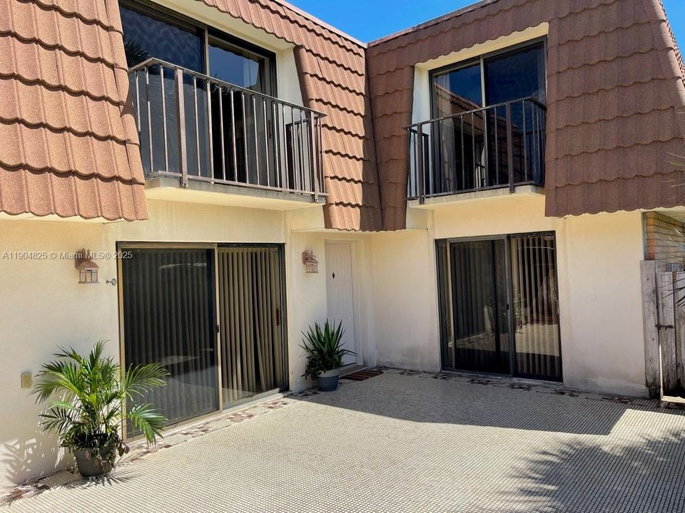 For Sale: $260,000 (2 beds, 2 baths, 1236 Square Feet)