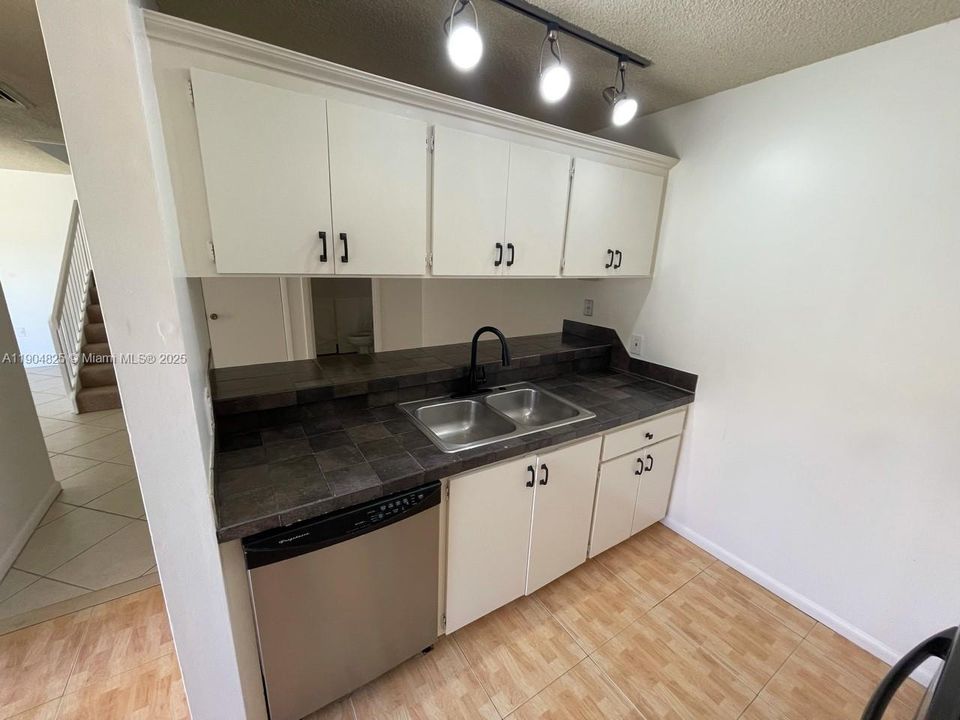 For Sale: $260,000 (2 beds, 2 baths, 1236 Square Feet)