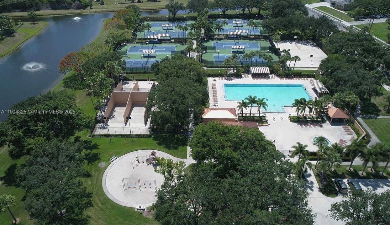 For Sale: $260,000 (2 beds, 2 baths, 1236 Square Feet)