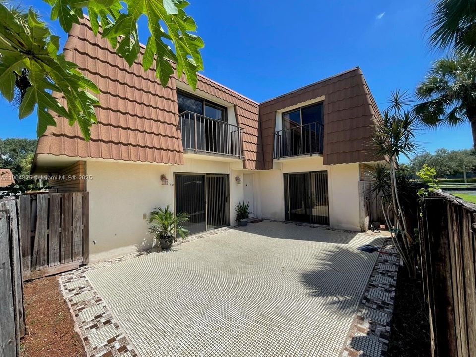 For Sale: $260,000 (2 beds, 2 baths, 1236 Square Feet)