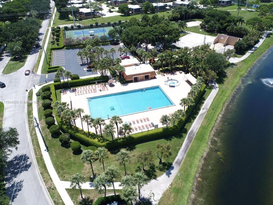 For Sale: $260,000 (2 beds, 2 baths, 1236 Square Feet)