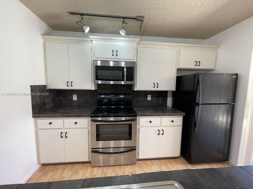 For Sale: $260,000 (2 beds, 2 baths, 1236 Square Feet)