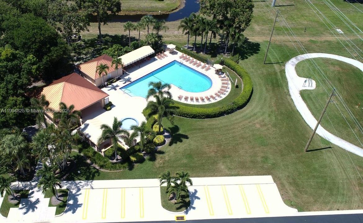 For Sale: $260,000 (2 beds, 2 baths, 1236 Square Feet)