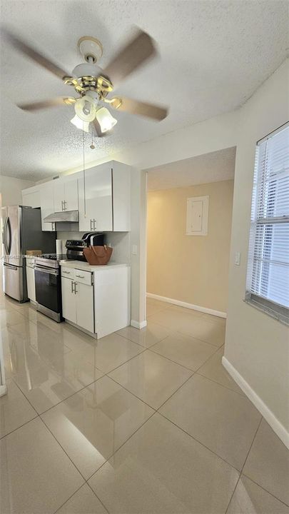 For Rent: $2,200 (2 beds, 2 baths, 1100 Square Feet)
