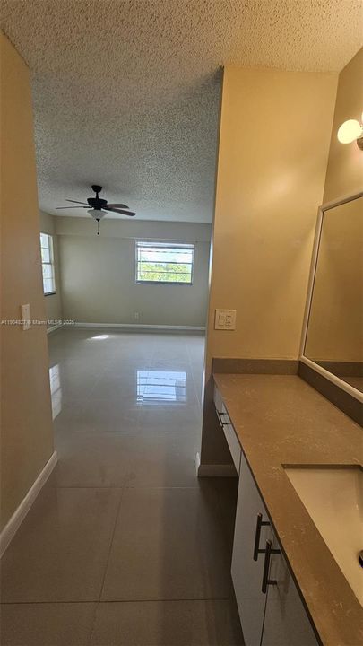 For Rent: $2,200 (2 beds, 2 baths, 1100 Square Feet)
