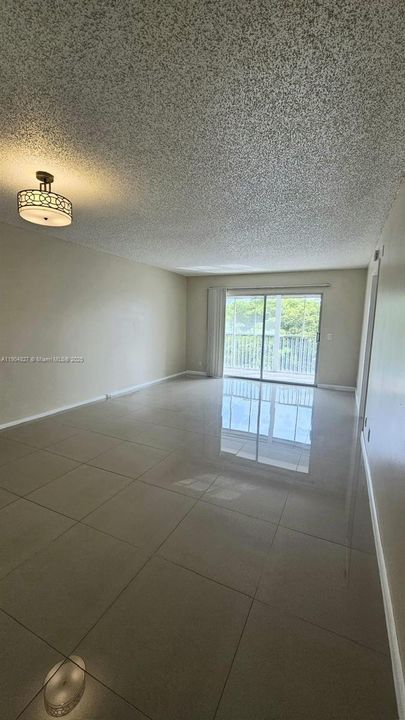 For Rent: $2,200 (2 beds, 2 baths, 1100 Square Feet)