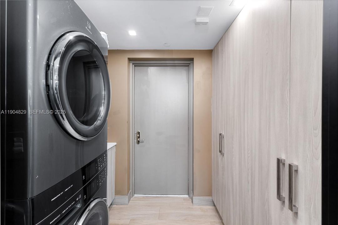 В аренду: $45,000 (2 спален, 2 ванн, 2390 Квадратных фут)