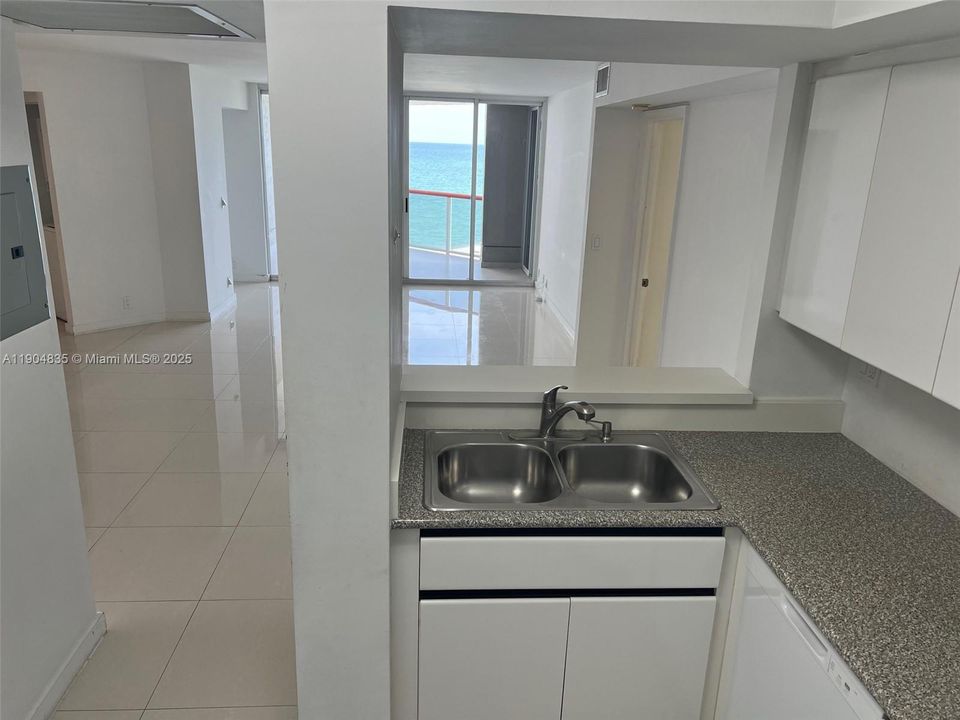 Recently Rented: $3,600 (2 beds, 2 baths, 1180 Square Feet)