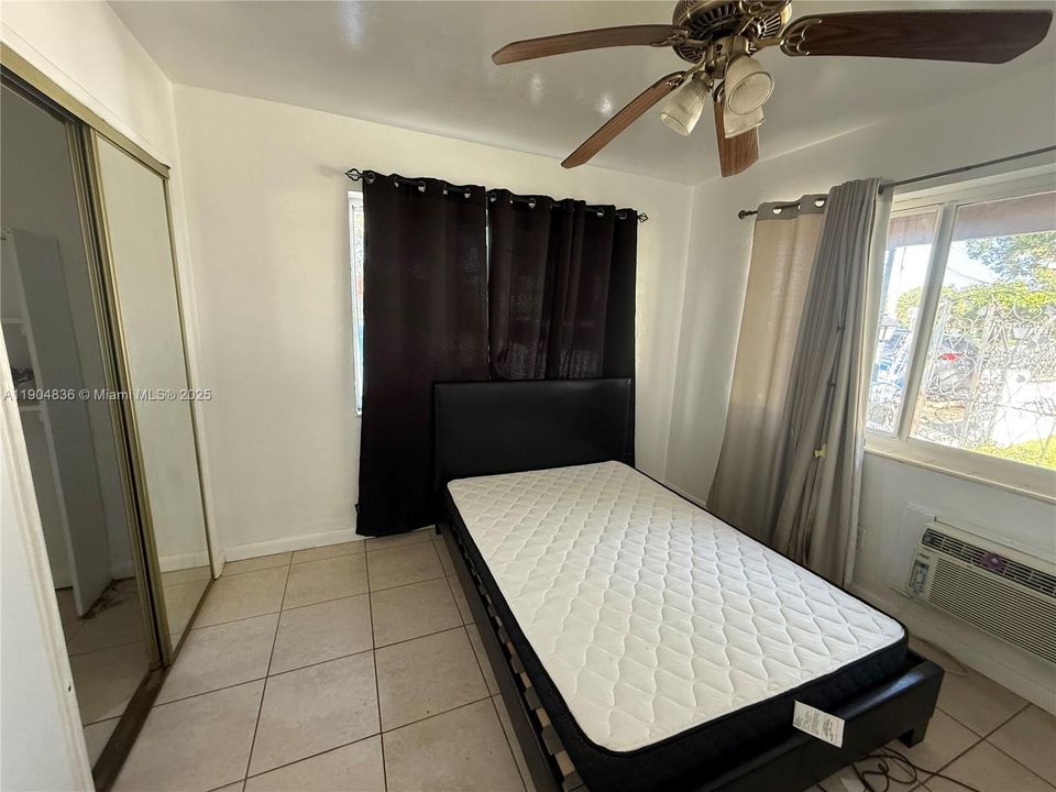 出租: $1,400 (1 贝兹, 1 浴室, 400 平方英尺)