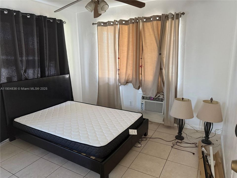 出租: $1,400 (1 贝兹, 1 浴室, 400 平方英尺)