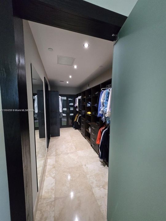 For Sale: $1,349,900 (3 beds, 3 baths, 1575 Square Feet)