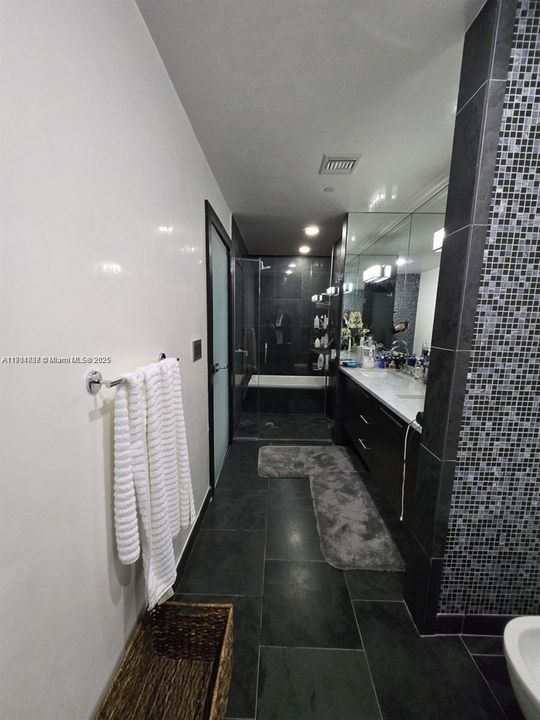 For Sale: $1,349,900 (3 beds, 3 baths, 1575 Square Feet)