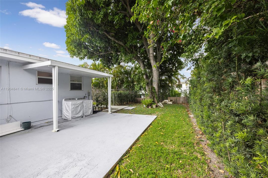 Recently Rented: $2,300 (2 beds, 1 baths, 750 Square Feet)