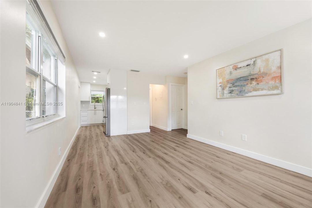 Recently Rented: $2,300 (2 beds, 1 baths, 750 Square Feet)