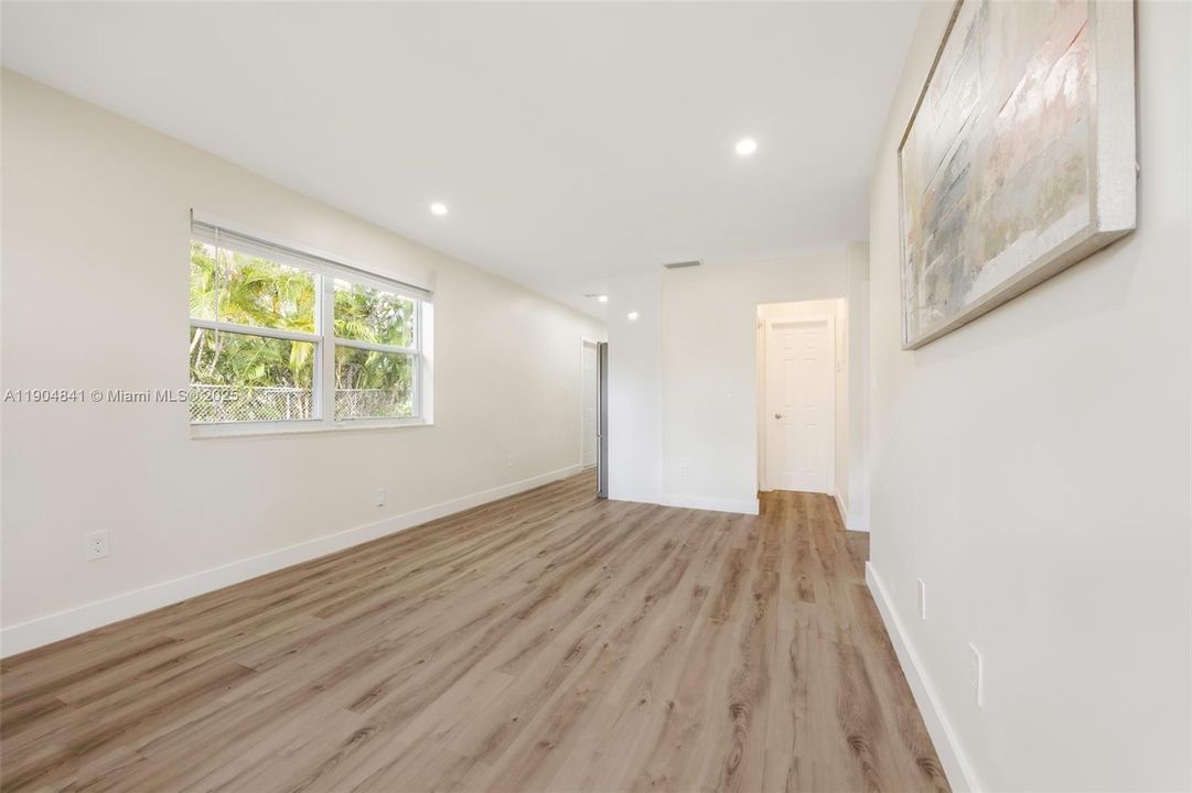 Recently Rented: $2,300 (2 beds, 1 baths, 750 Square Feet)