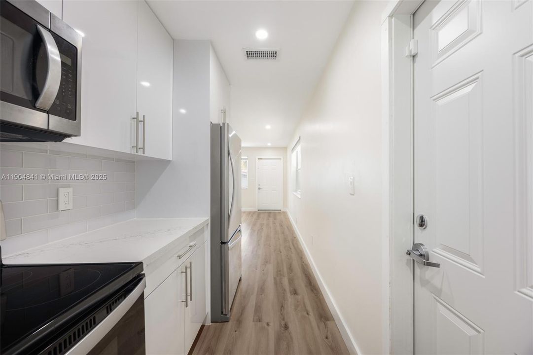 Recently Rented: $2,300 (2 beds, 1 baths, 750 Square Feet)