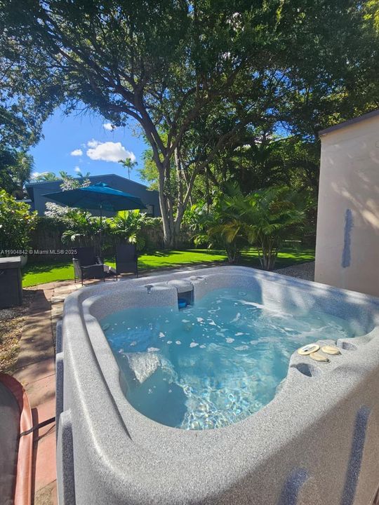 For Rent: $3,500 (3 beds, 2 baths, 1138 Square Feet)