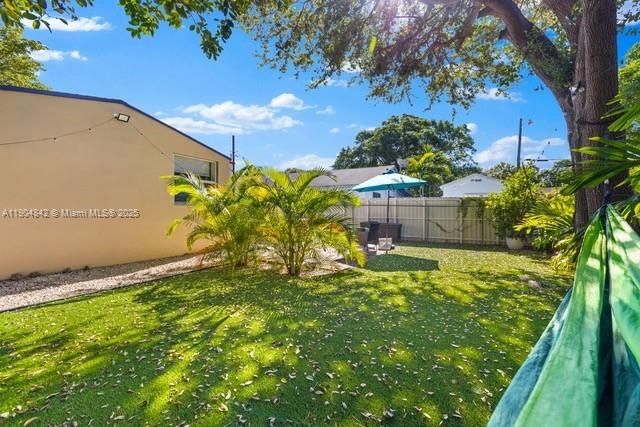 For Rent: $3,500 (3 beds, 2 baths, 1138 Square Feet)