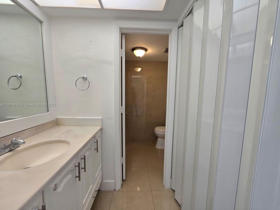 For Sale: $225,000 (2 beds, 2 baths, 750 Square Feet)