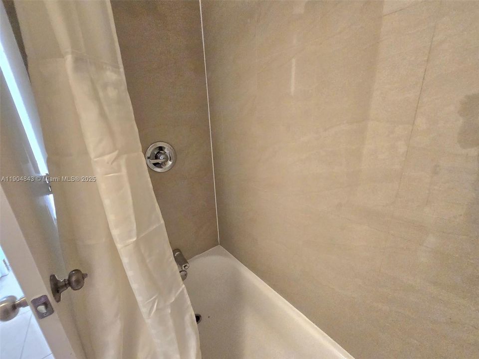 For Sale: $225,000 (2 beds, 2 baths, 750 Square Feet)