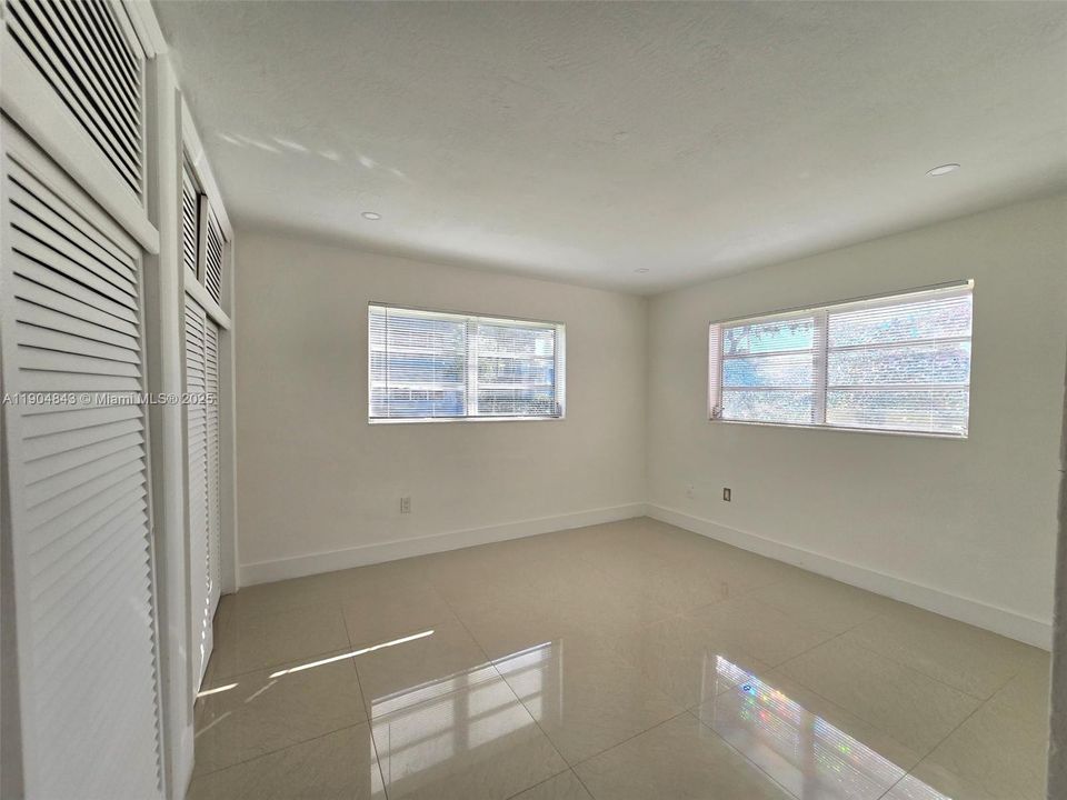 For Sale: $225,000 (2 beds, 2 baths, 750 Square Feet)