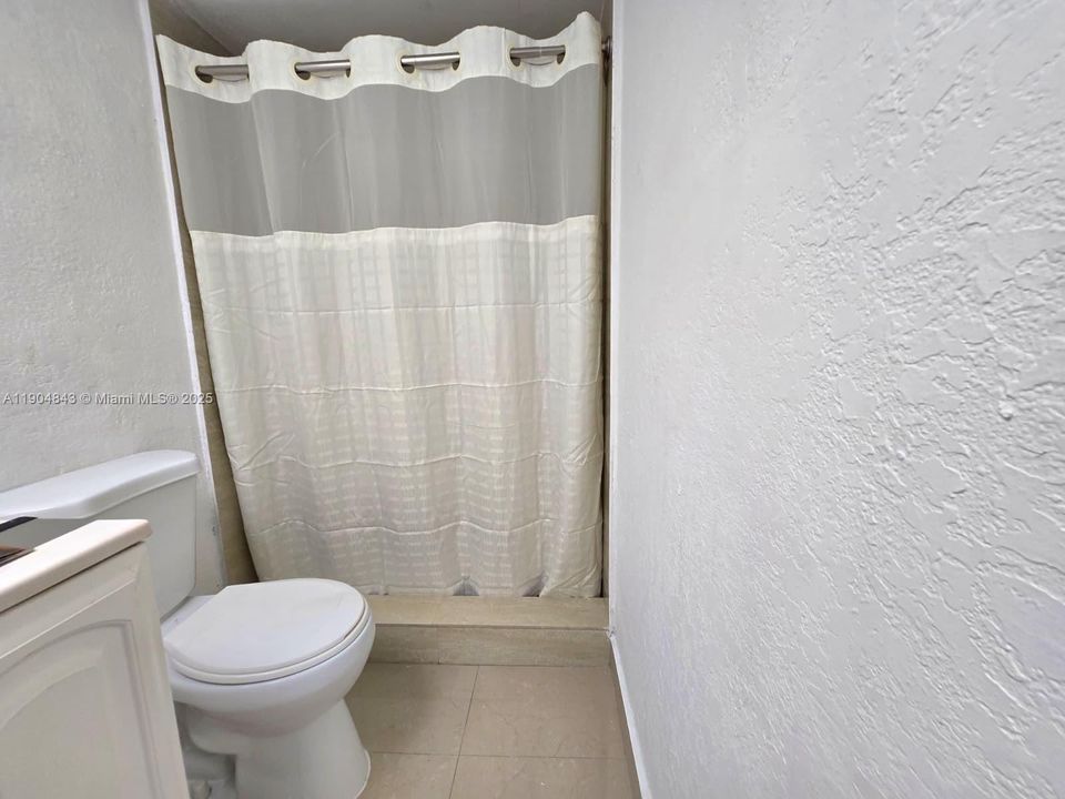 For Sale: $225,000 (2 beds, 2 baths, 750 Square Feet)