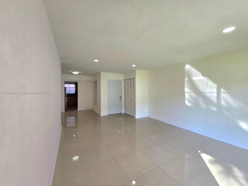 For Sale: $225,000 (2 beds, 2 baths, 750 Square Feet)