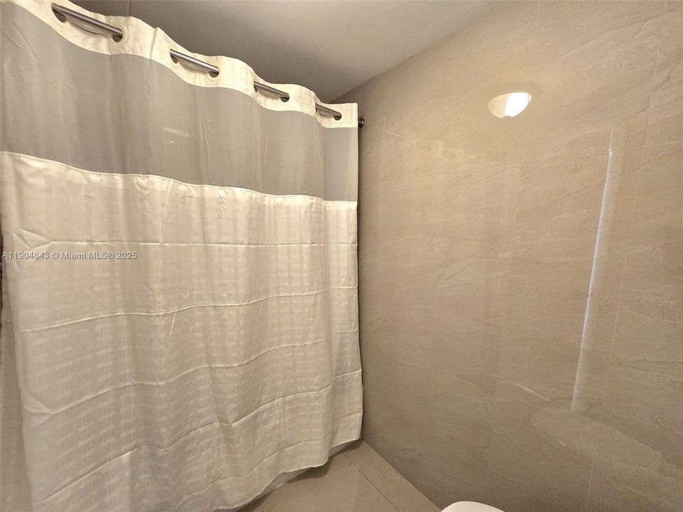 For Sale: $225,000 (2 beds, 2 baths, 750 Square Feet)