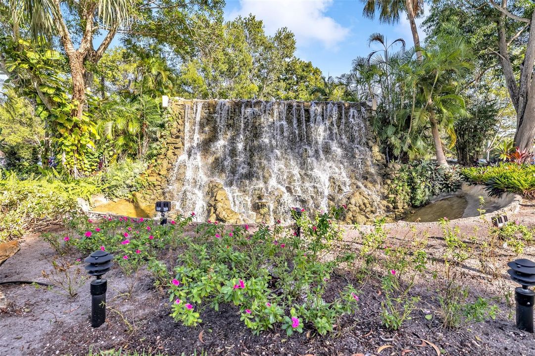 For Sale: $299,000 (2 beds, 2 baths, 1273 Square Feet)