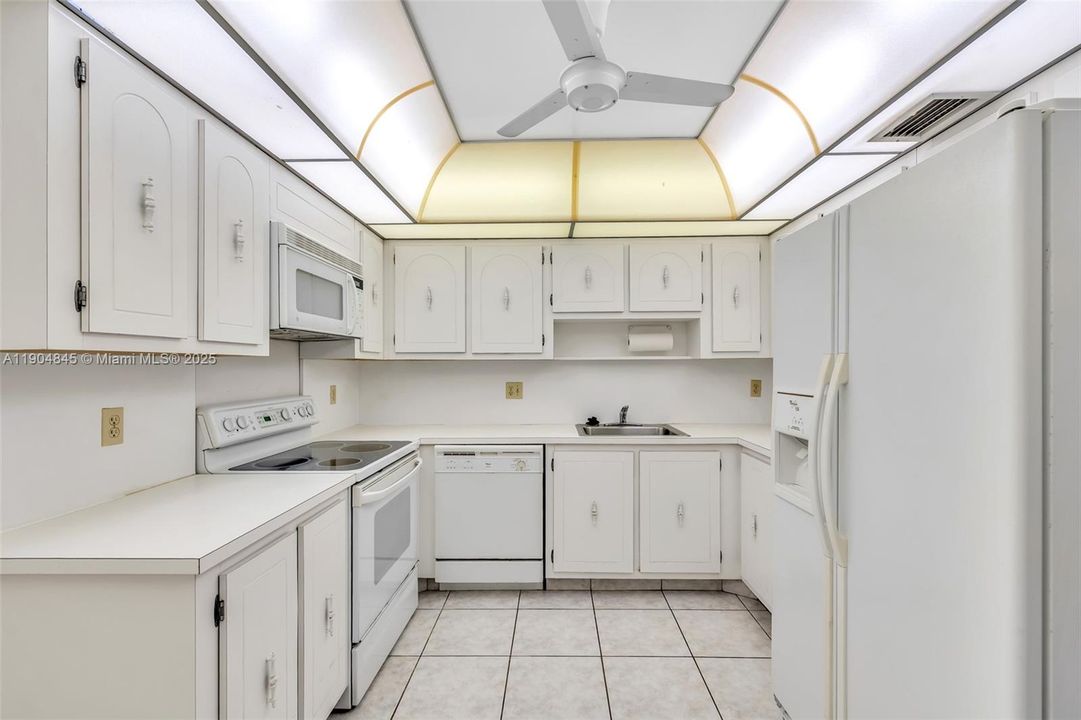 For Sale: $299,000 (2 beds, 2 baths, 1273 Square Feet)